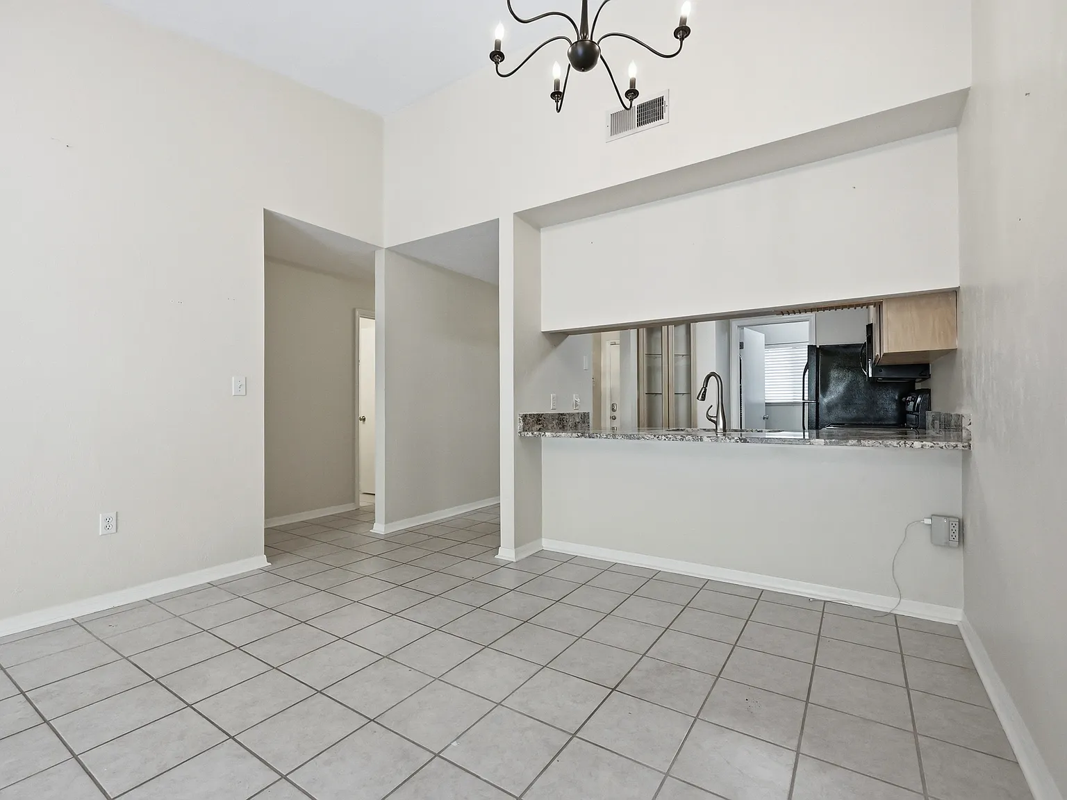 2 bed, 988 sqft, $1,600 — Photo 4