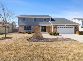 303 Westwood Dr, Shorewood, IL 60404