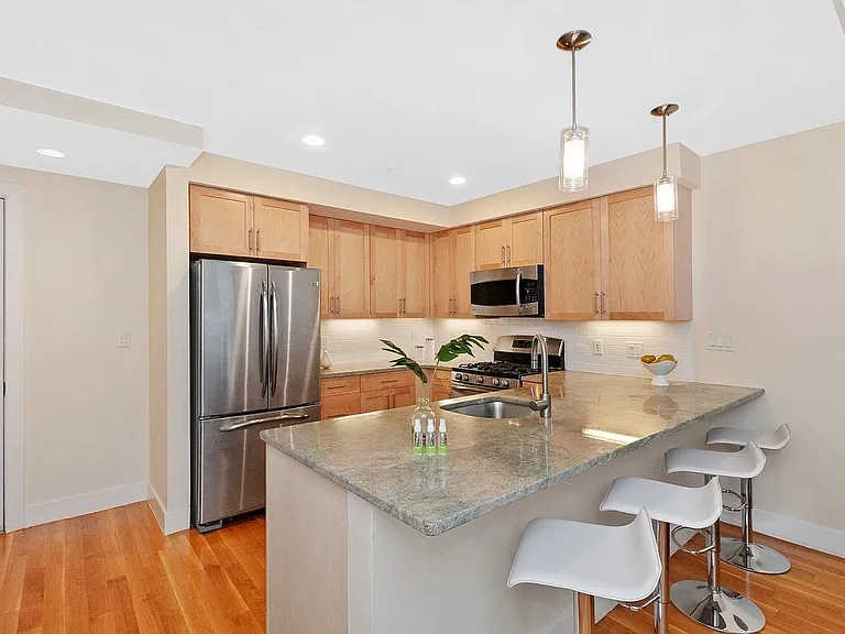 321 Hammond Pond Pkwy #106 — Photo 21