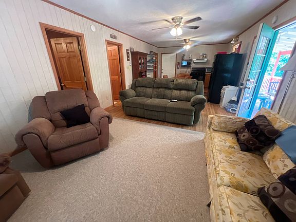 3rd image of 671 Woodmen Ln