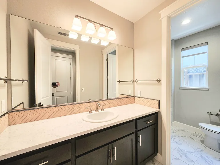 1655 Claremont Dr — Photo 37