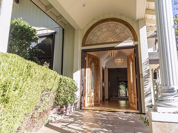 2nd image of 4745 Lei St