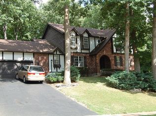 410 Sundowner Ridge Ct, Ballwin, MO 63011