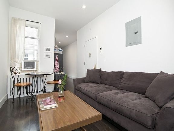2nd image of 173 Maujer St APT 2R