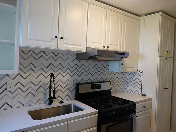 5th image of 6136 Kenwood Ave