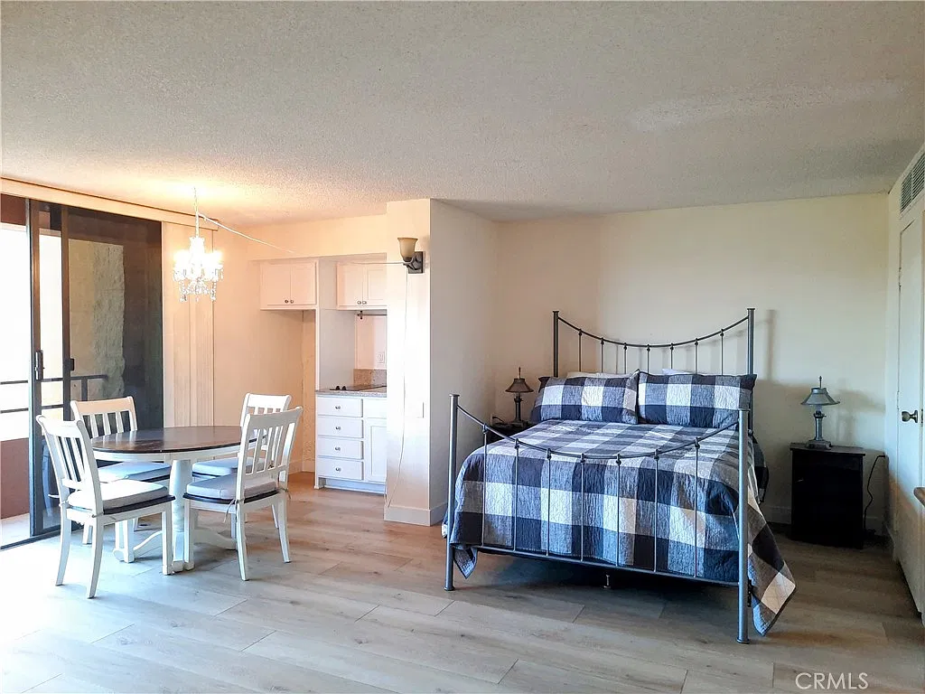 Studio, 500 sqft, $2,900 — Photo 4