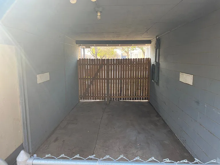 2300 W Hickory St — Photo 30