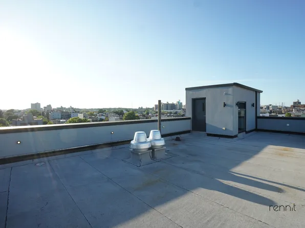 676 New York Avenue image 17 of 27