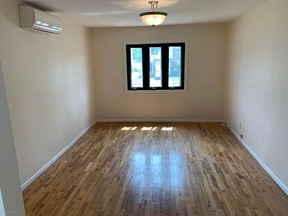 3rd image of 165 Slater Blvd