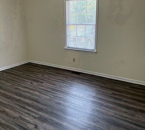 5th image of 301 Alice Dr #B