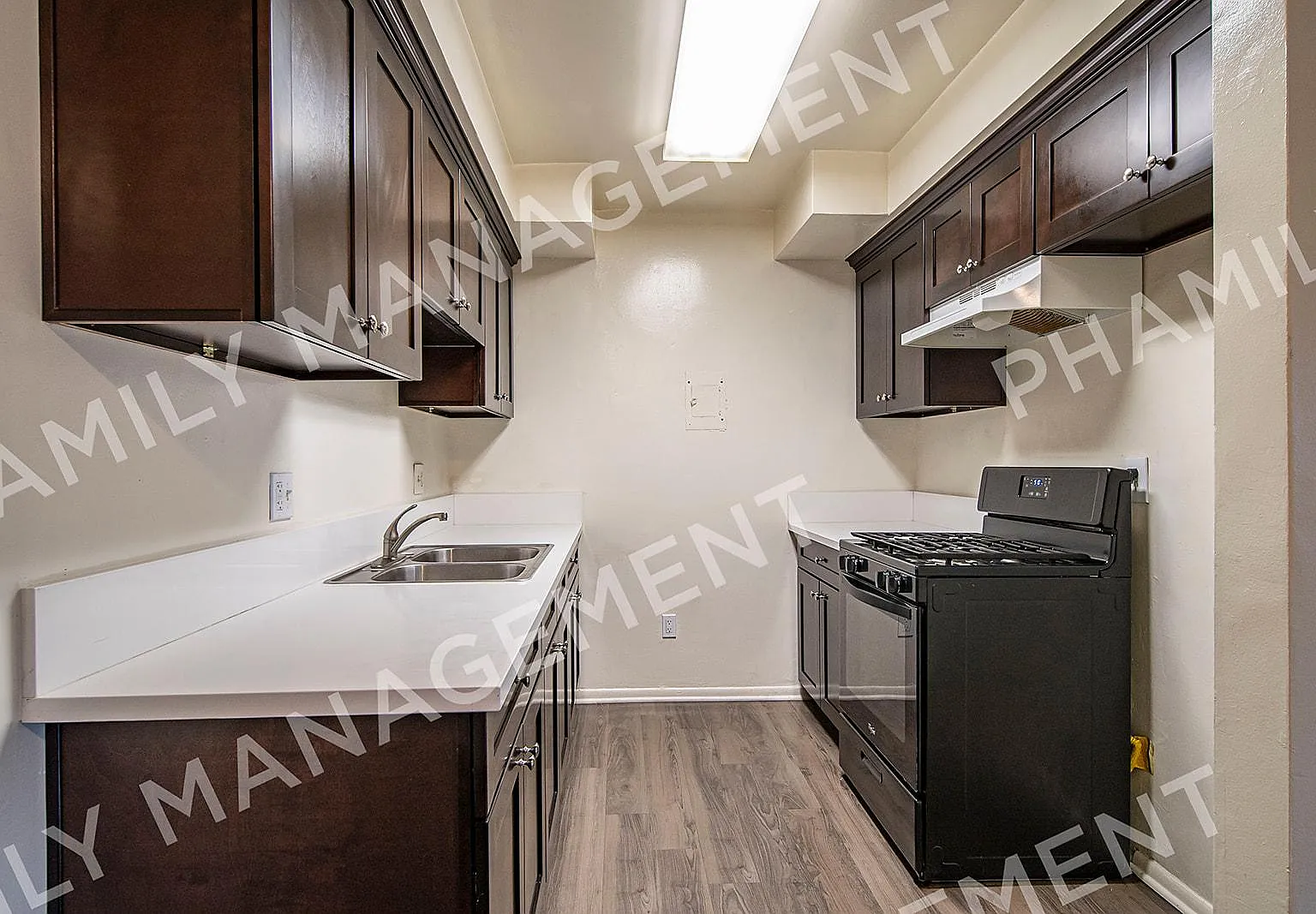 451 Anderwood Ct — Photo 4