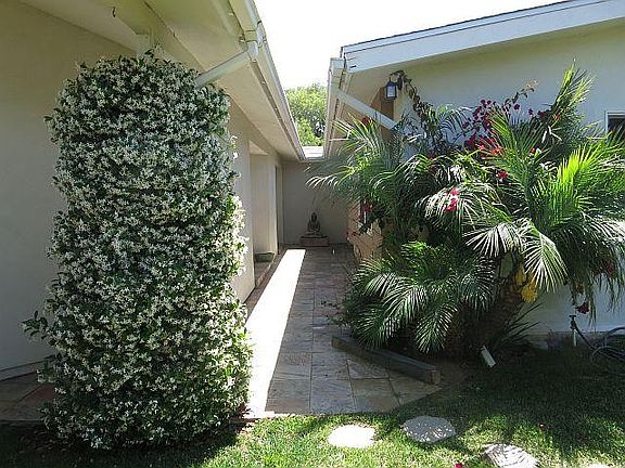 2nd image of 808 Seabright Ln