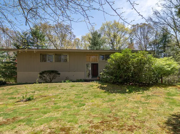 87 Pleasant Drive, Bethany, CT 06524