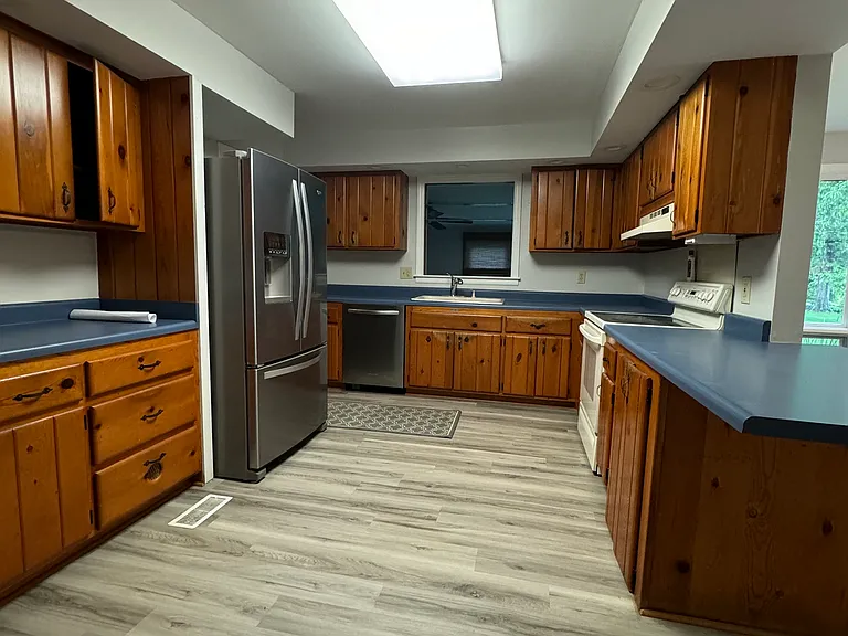 Kitchen with all appliances