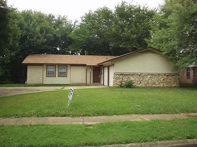 1st image of 1013 Shadow Wood Ln