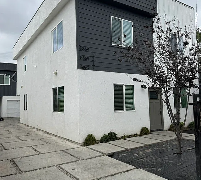 5867 Towne Ave — Photo 1