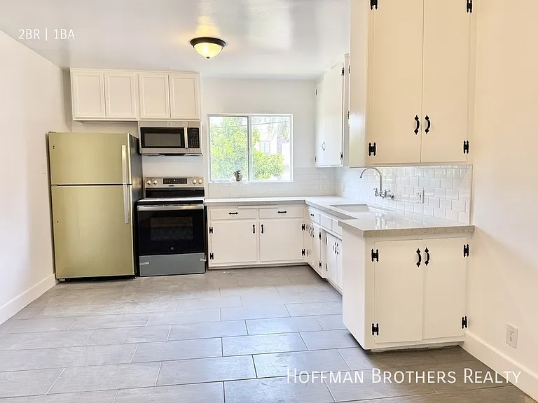 11153 La Maida St — Photo 2