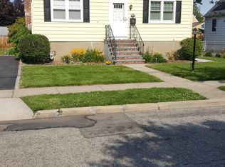 12 Cottonwood Rd #12, Pt Washington, NY 11050