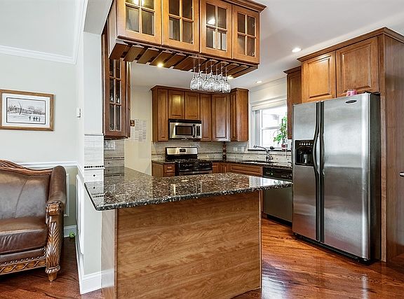 5th image of 2838 W Summerdale Ave