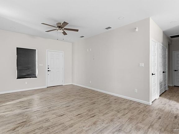 5th image of 1233 Country Club Dr #1