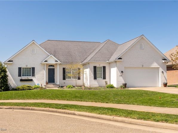 520 Pga Blvd, New Philadelphia, OH 44663