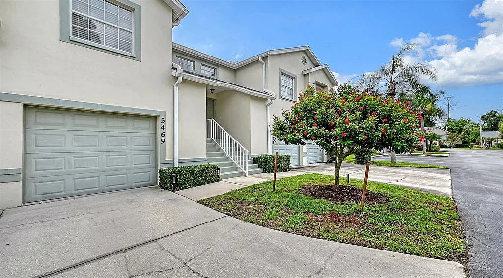 3 bed, 2.0 bath, 1208 sqft, $2,950 — Photo 1