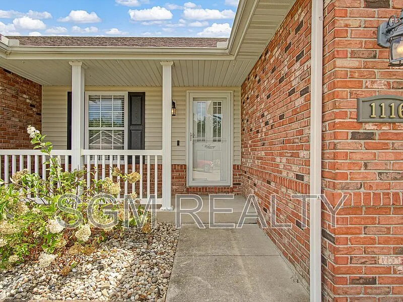 3 bed, 2.0 bath, 1425 sqft, $2,500 — Photo 3