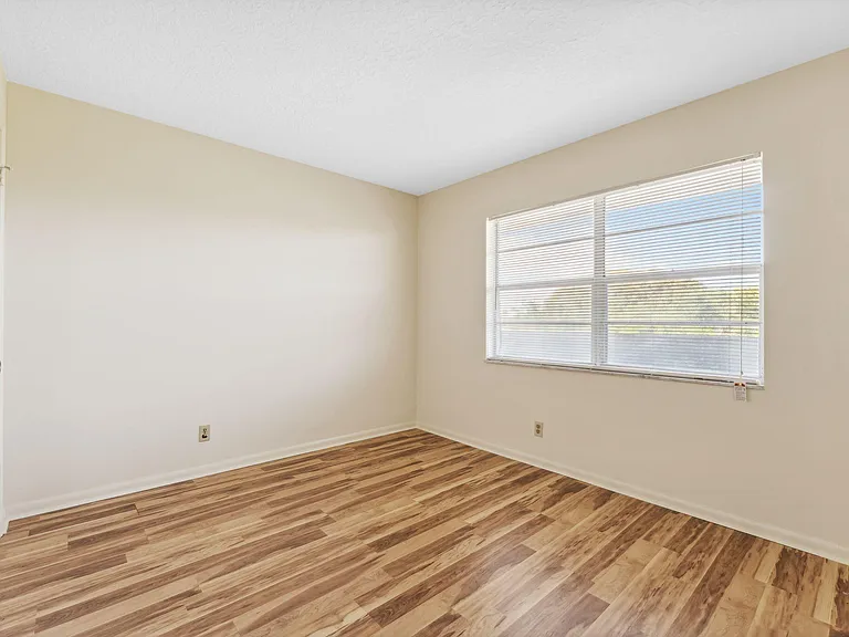 1638 Embassy Dr #410 — Photo 11