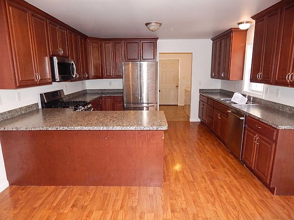 5th image of 22970 Upland Dr