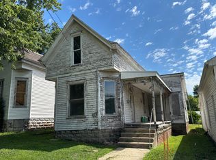 109 N Market St, Mount Carmel, IL 62863
