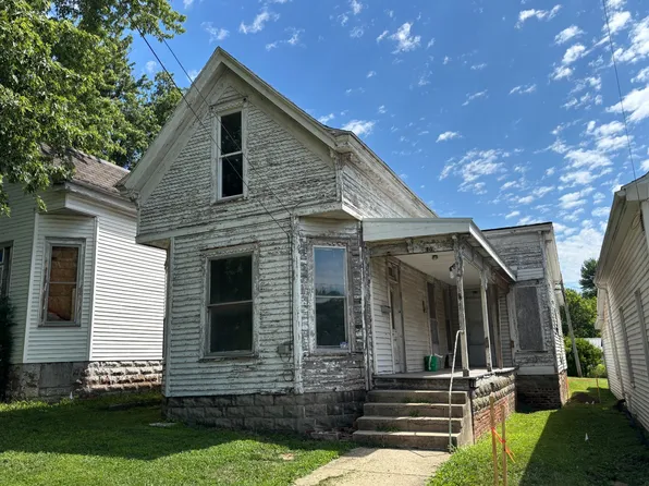 109 N Market St, Mount Carmel, IL 62863