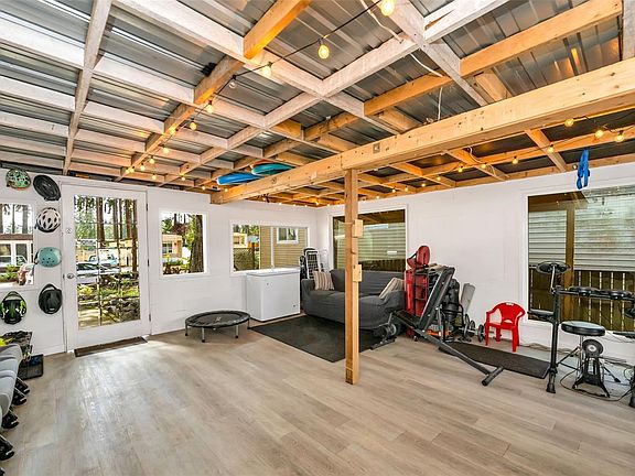 3rd image of 3560 Hallberg Rd #8