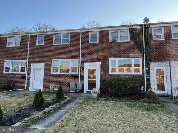 933 Circle Dr, Halethorpe, MD 21227