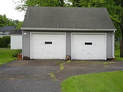 4th image of 451 West St