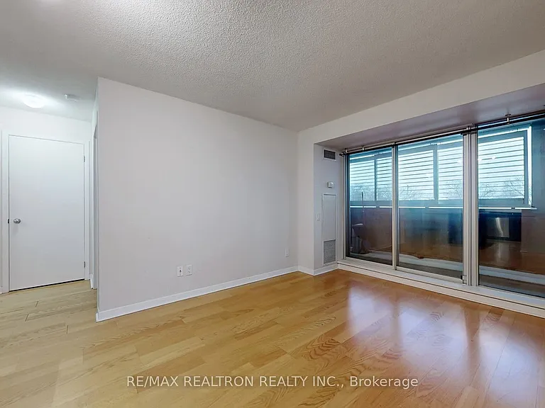 1050 The Queensway #217 — Photo 15