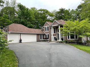 5559 Vardon Dr, Canandaigua, NY 14424