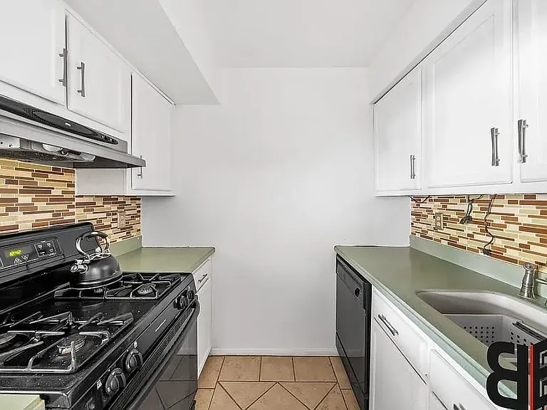 496 Lexington Ave #1 — Photo 5
