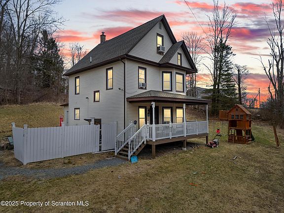 2nd image of 121 Pond Rd