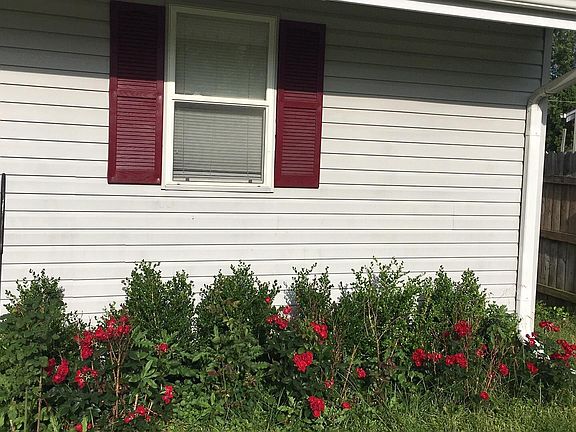 4th image of 2112 N Watt Ave
