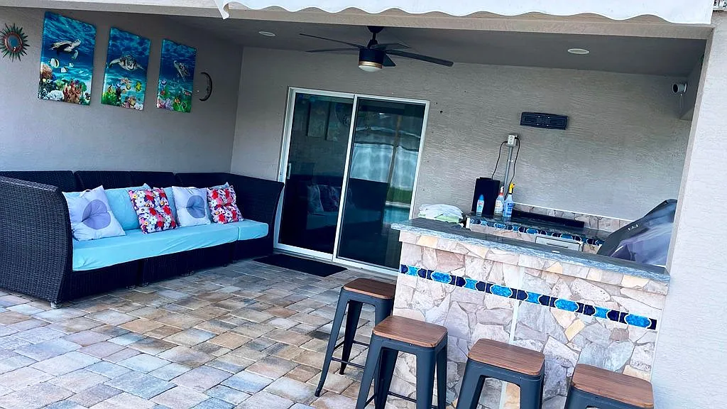 4 bed, 2.0 bath, 1915 sqft, $3,200 — Photo 2
