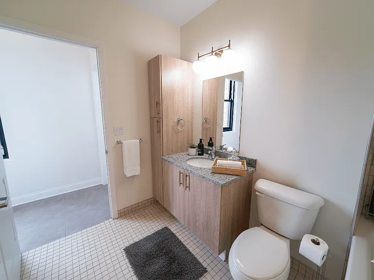 Barton Apartments — Photo 19