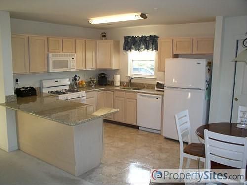 3rd image of 3412 Honey Locust Dr