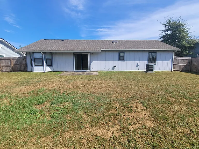 7709 Betty Louise Dr — Photo 10