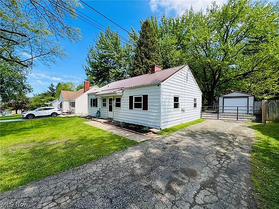 2nd image of 5854 Knollwood Dr