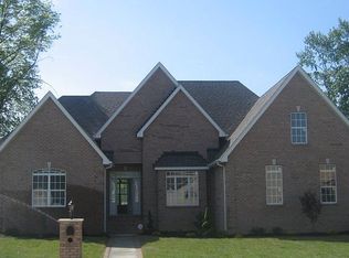 297 Glen Oaks Ct, Hurricane, WV 25526