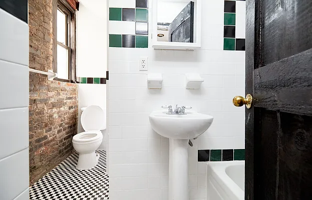 Rented by PocketBroker Inc | media 29