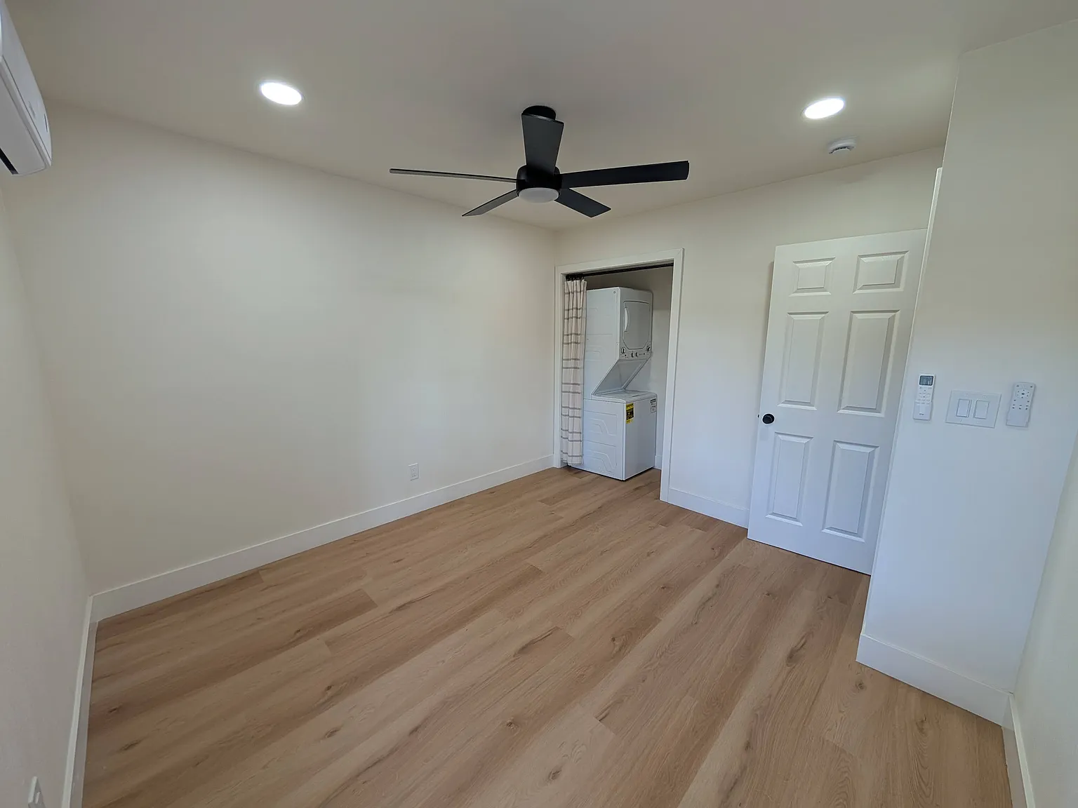 3 bed, 1075 sqft, $3,650 — Photo 4