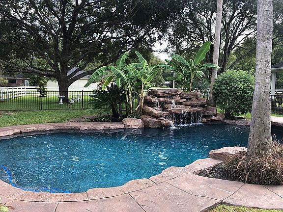 4th image of 3018 Willow Creek Ln
