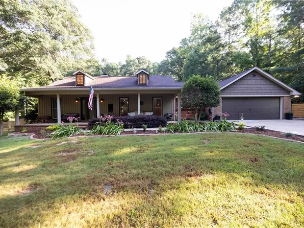 403 Summerbrook St, Smiths Station, AL 36877