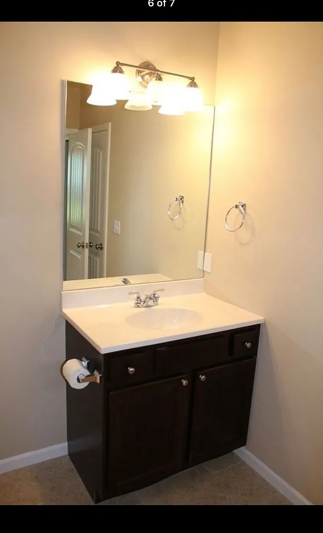 Like new 4 bedroom 4-1/2 bath downtown. near Campass. — Photo 2